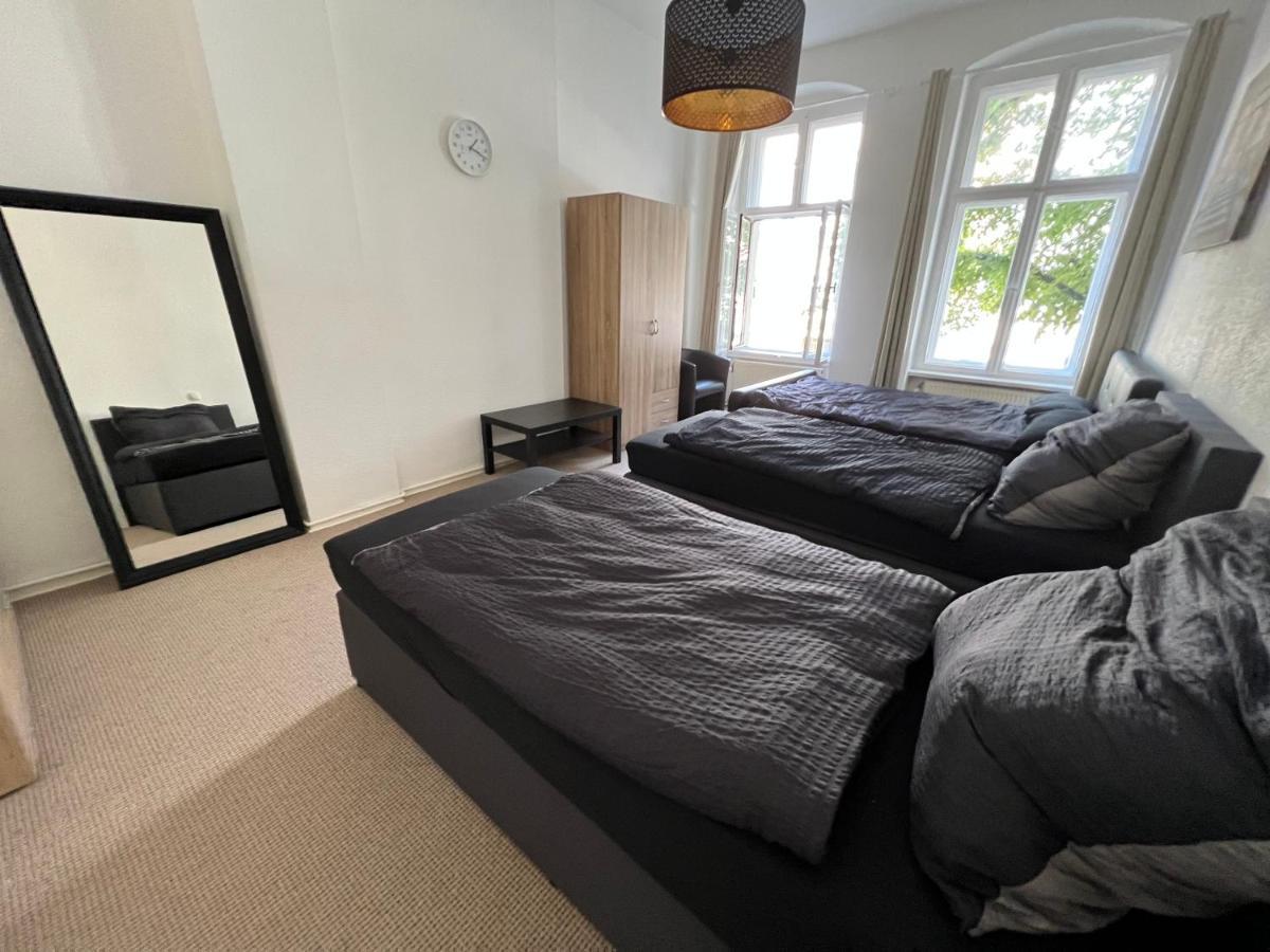 Apartment Berlin Hauptbahnhof: Family-Friendly Group Stay for 8 Exterior photo