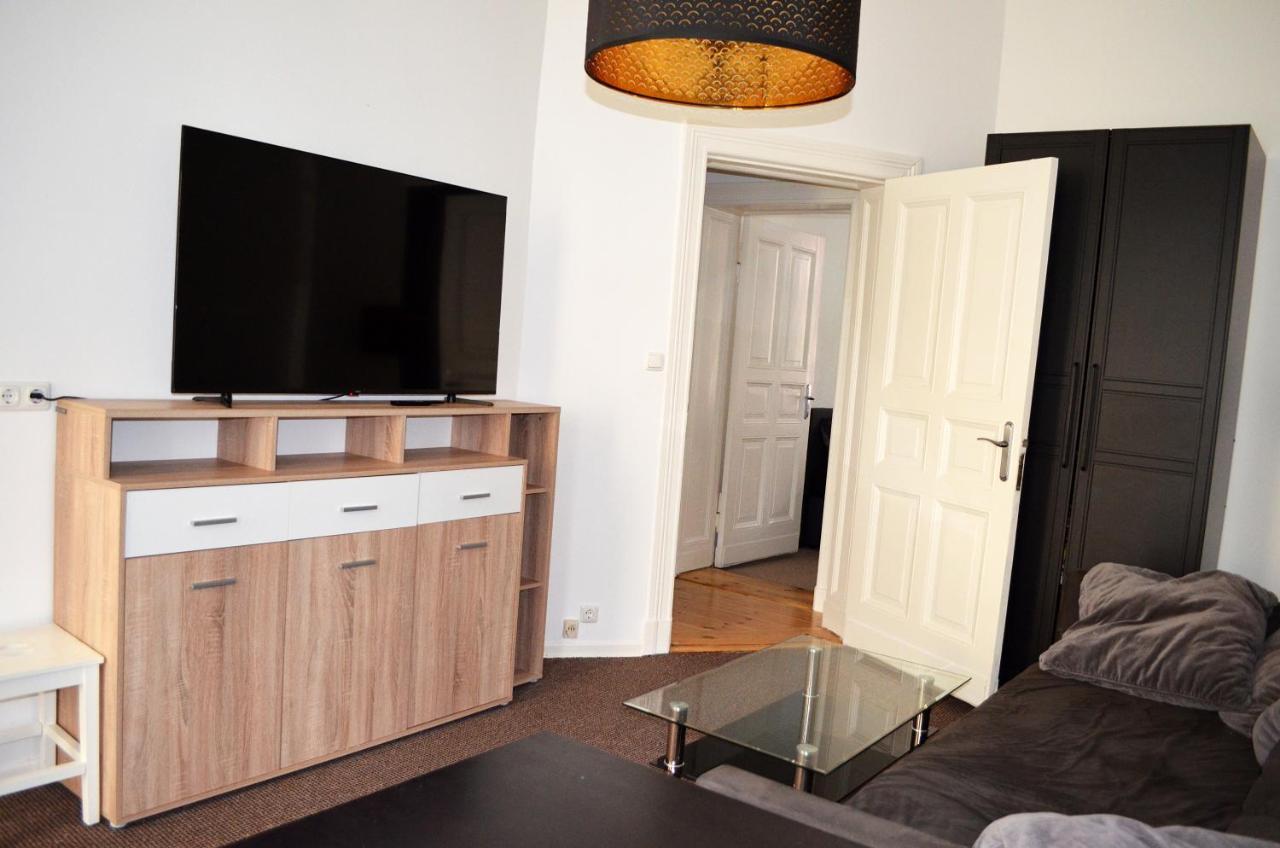 Apartment Berlin Hauptbahnhof: Family-Friendly Group Stay for 8 Exterior photo